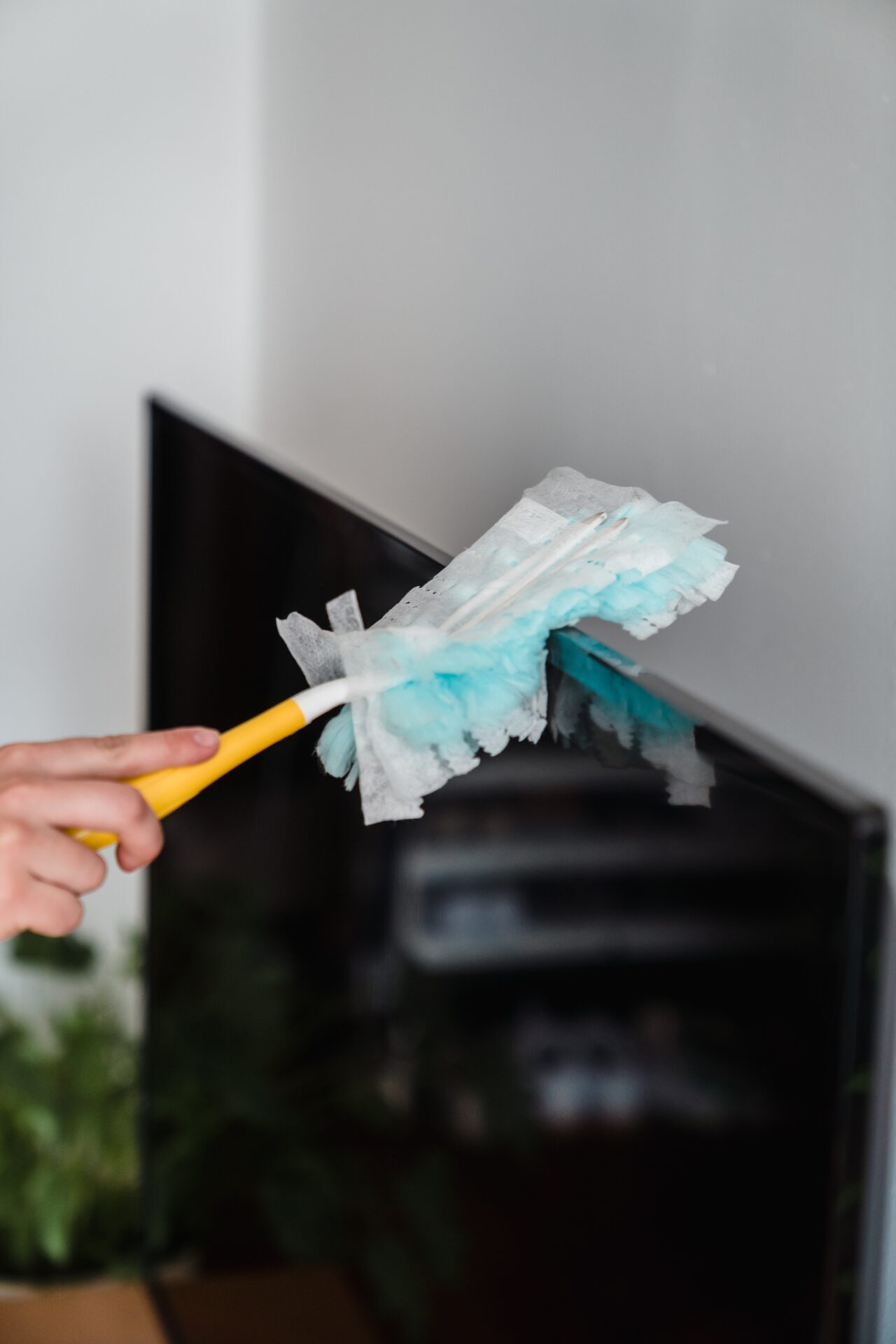 Master-the-Art-of-Cleaning-Your-Flat-Screen-TV-3